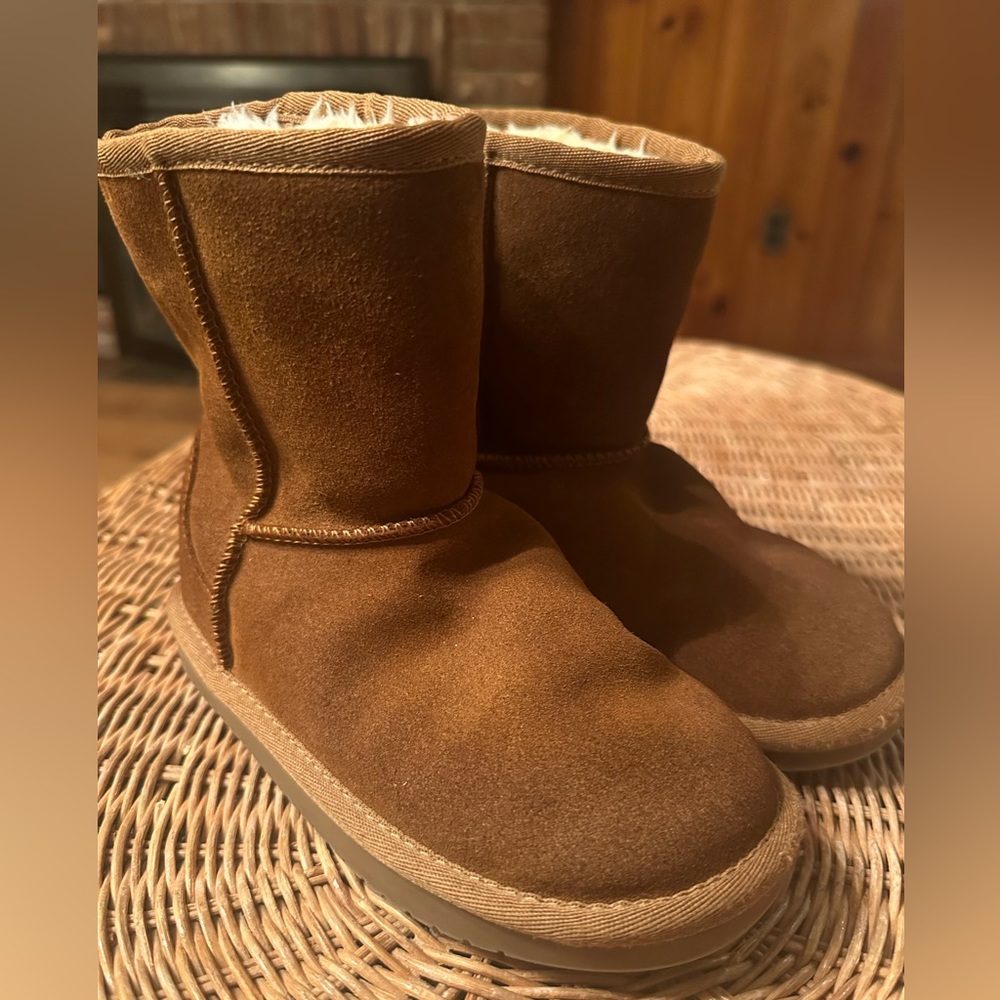 Koolaburra by uggs (little girl Uggs)